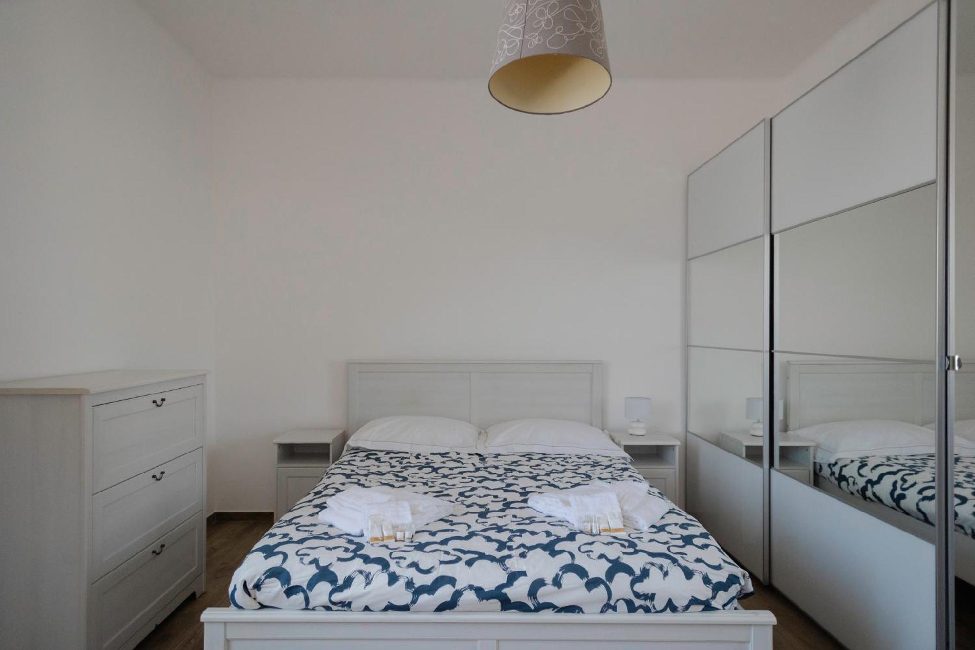 Sunrise Waterfront - Central Apartment With Sea View Balcony - Molfetta Bagian luar foto